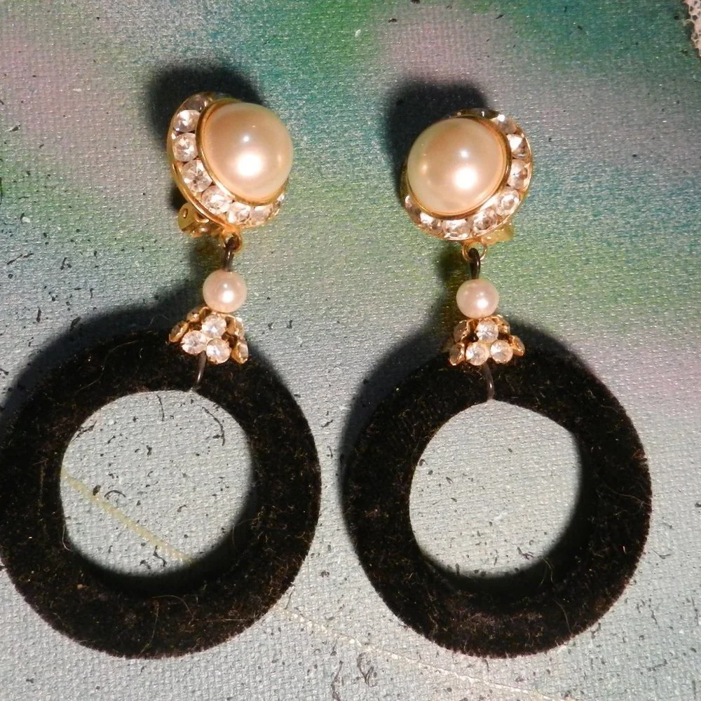 VTG Contempo hoop clip earrings black velvet pearlcore drop and dangle sparklers